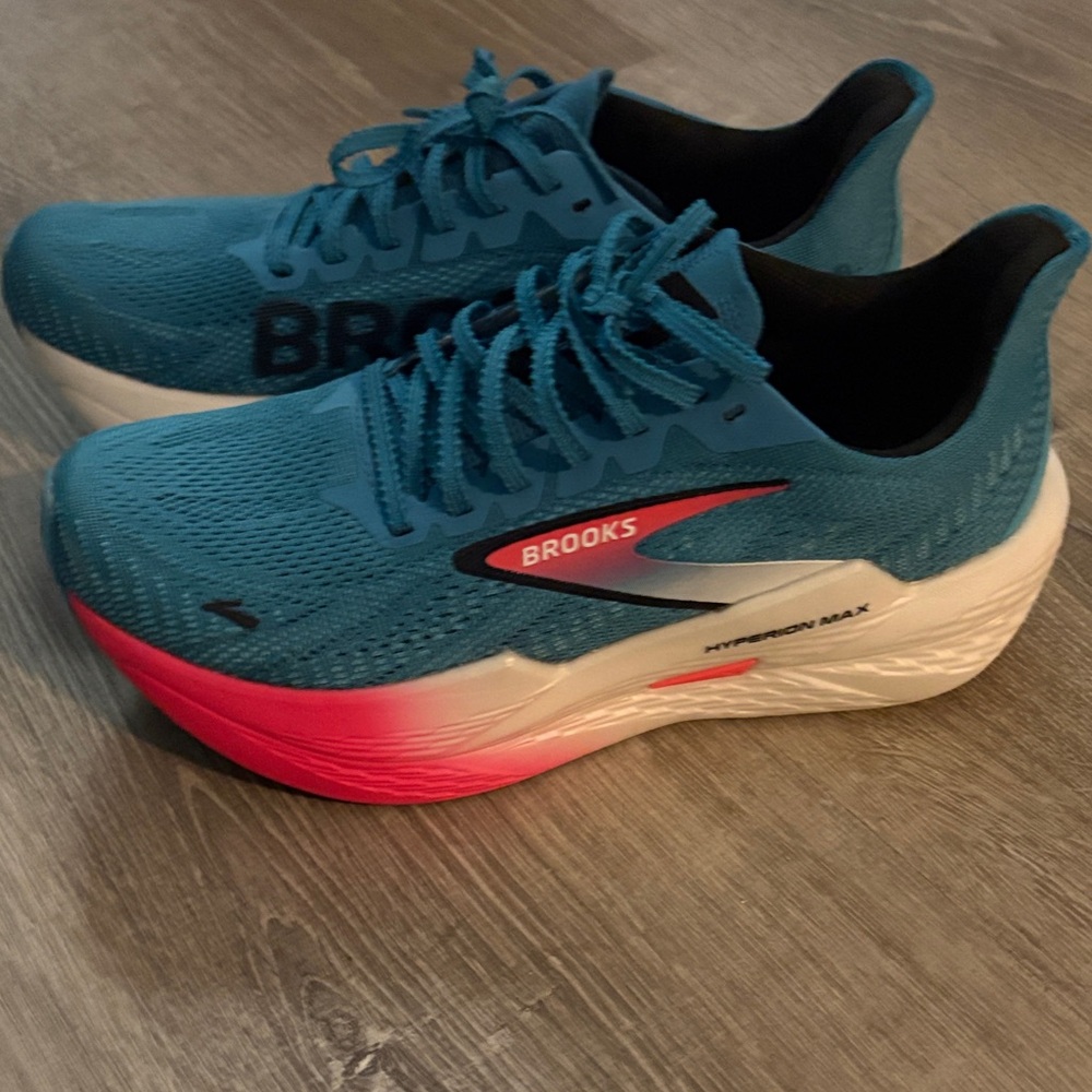 Barely Worn! Brooks Hyperion Max Teal. Soles are missing.